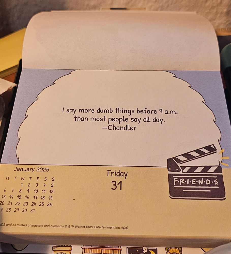 Kalenderblatt mit Sprechblase "I say more dumb things before 9 a.m. than most people say all day. — Chandler"