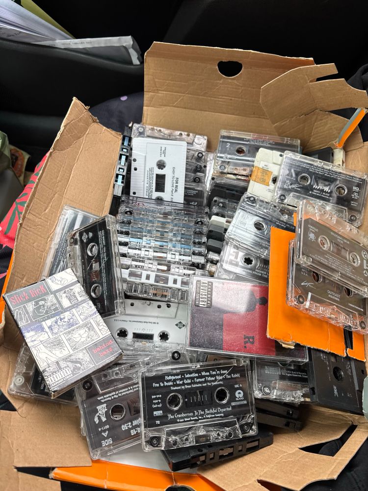 A box full of cassettes ! 