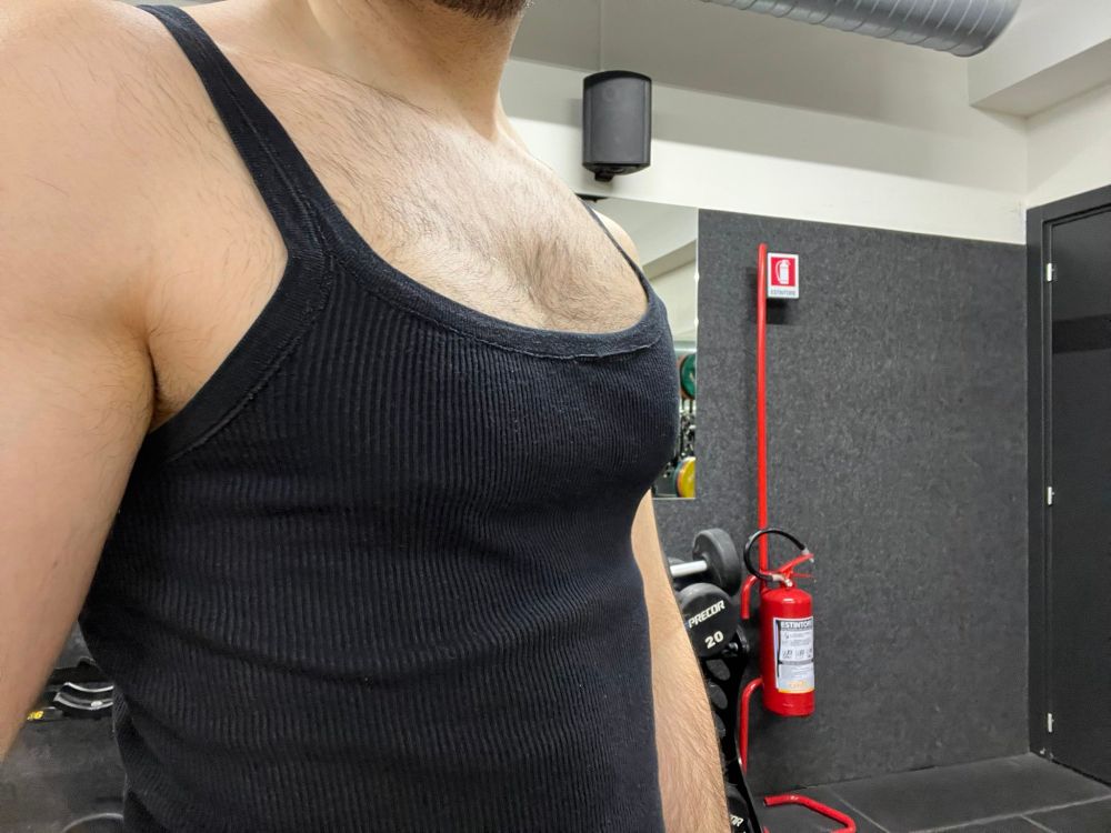 L’estintore dietro per spegnere i bollenti spiriti 🧯💦🔥(mai avute così gonfie - devo allattare 👩🏼‍🍼)