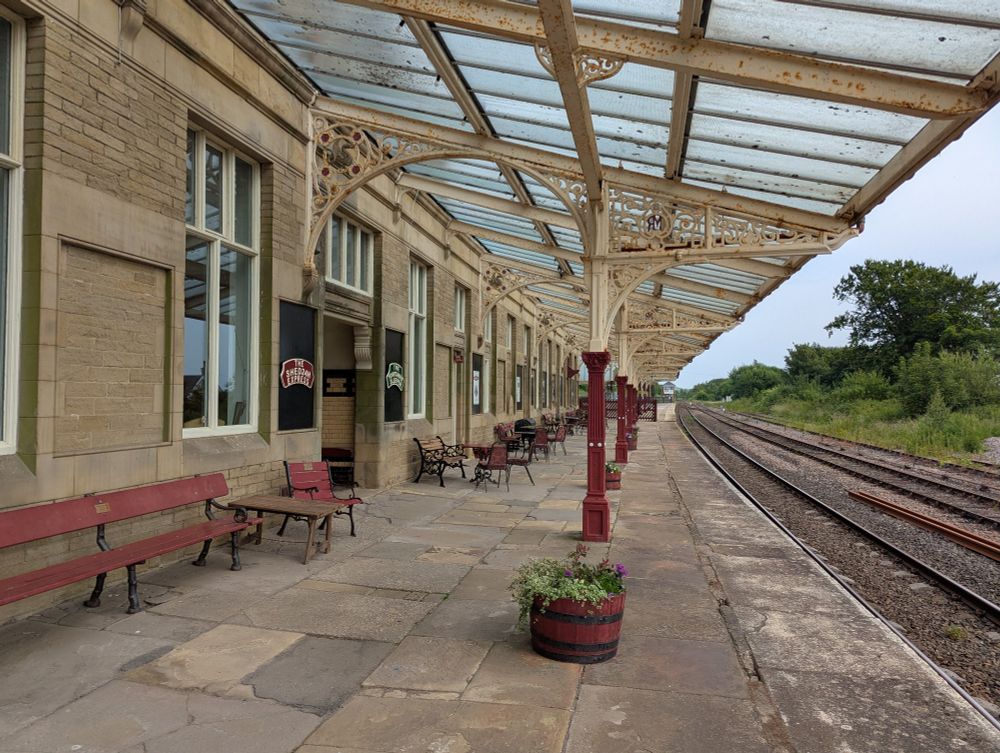 Same as last pic but the other side of the building. Tables and chairs from the cafe also on the platform 