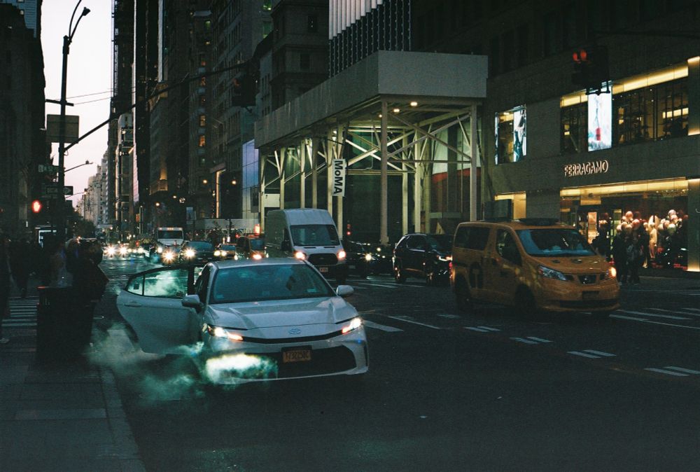 Canon AE1 / Fujifilm 400 poussée à 800 / Canon FD 50mm
5 th. Ave 