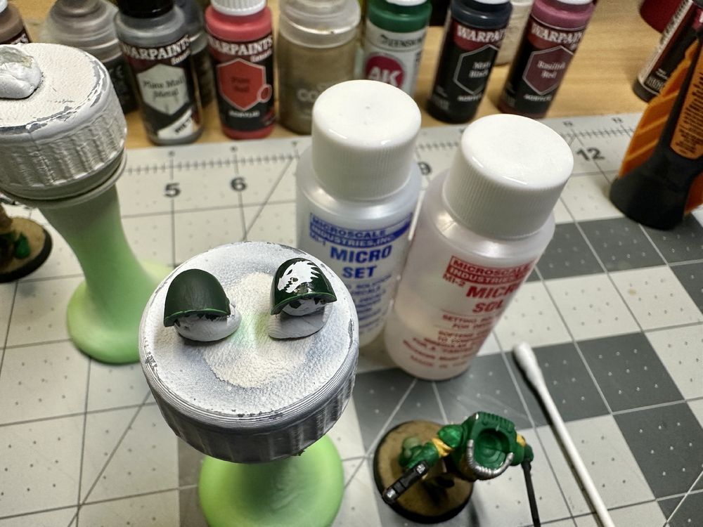Kill Team Scout shoulder cover on the right with decal easily applied. 