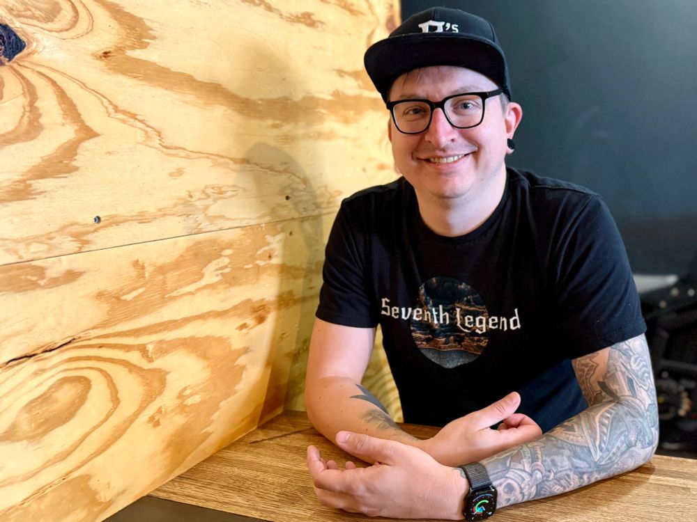 A portrait of Steve Klabnik inside a coffee shop. 