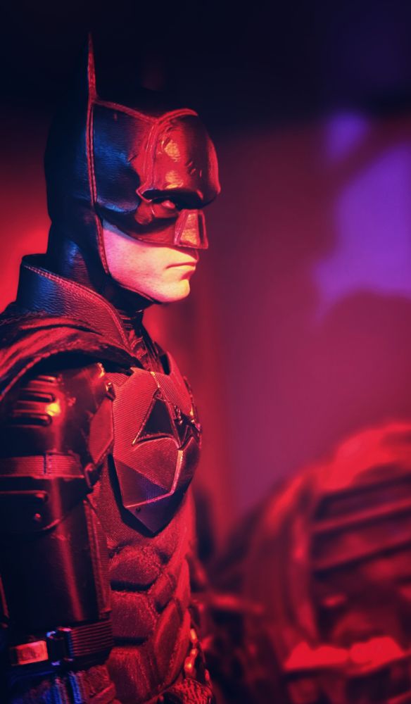 A 1/6 scale Hot Toys figure of Robert Pattinson as Batman from the movie "The Batman". 