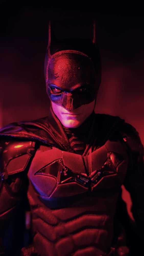 A 1/6 scale Hot Toys figure of Robert Pattinson as Batman from the movie "The Batman". 