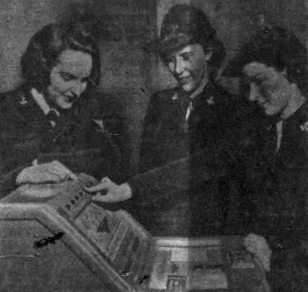 1945-01-18 Lancaster Enterprise pg 8. Women at the Navy Training School try Automatic Rater.