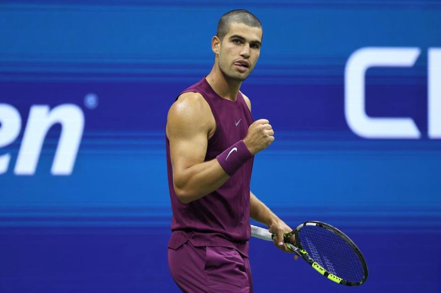 Carlos Alcaras in grape Nike