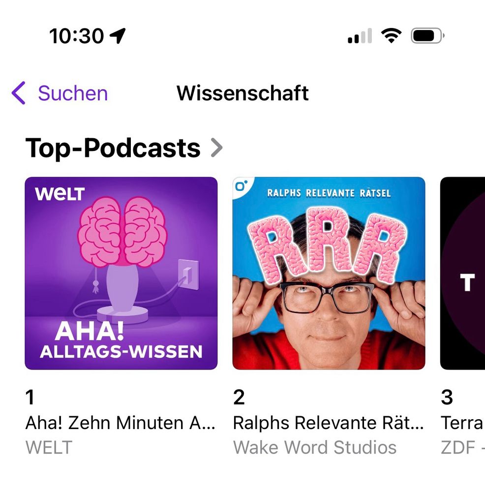 Screenshot der Top-Podcasts. Auf Platz 1 „Aha Alltagswissen“, auf Platz 2 „Ralphs relevante Rätsel“.