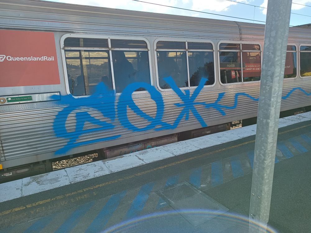 i was gonna stay on til roma st again but i got off early at albion so the platform would be on the correct side to get a photo of the HISTORIC final tag hahaha