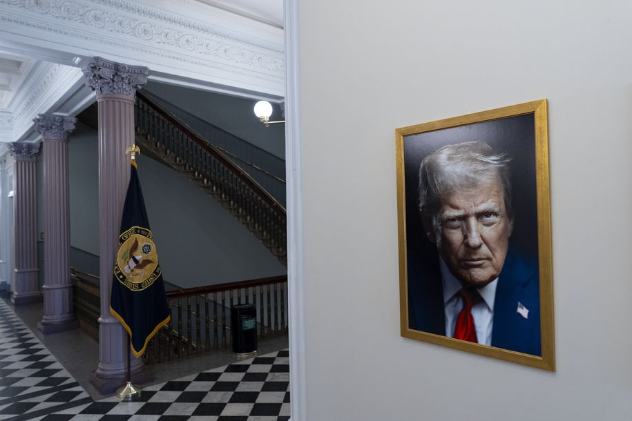 This New York Times review of Trump's new portrait will make you cringe