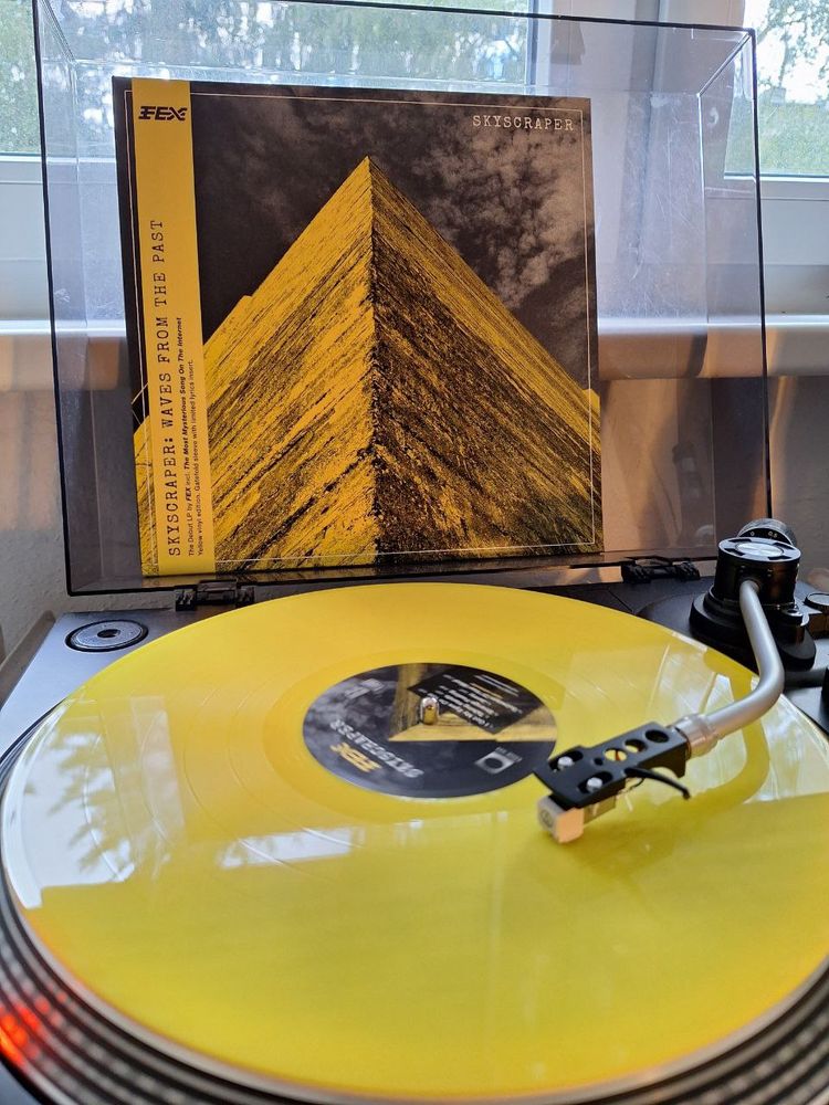 Fex - Skyscraper yellow vinyl playing