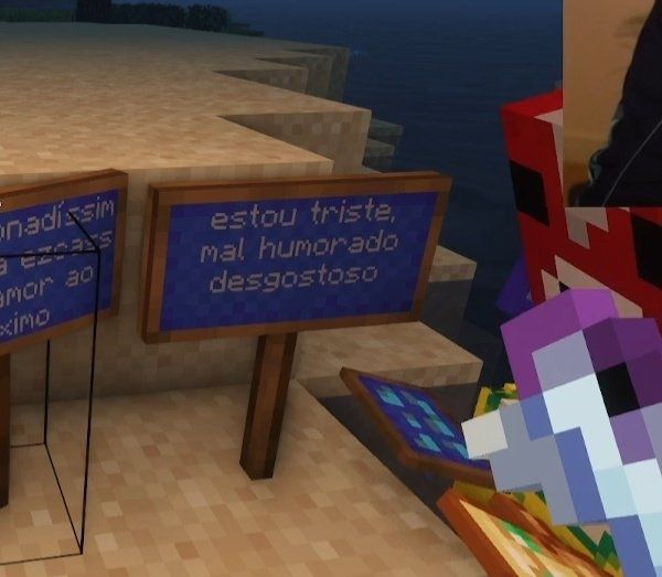 Plaquinha azul do Richas escrito em branco "estou triste, mal humorado desgostoso"