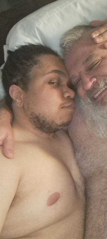 Kary, in a selfie, cuddled up with Cliff Boyd to the right. Kary is side- eyeing the camera. Meanwhile Cliff has a huge smile on his face, showing off the pearly whites, eyes shut