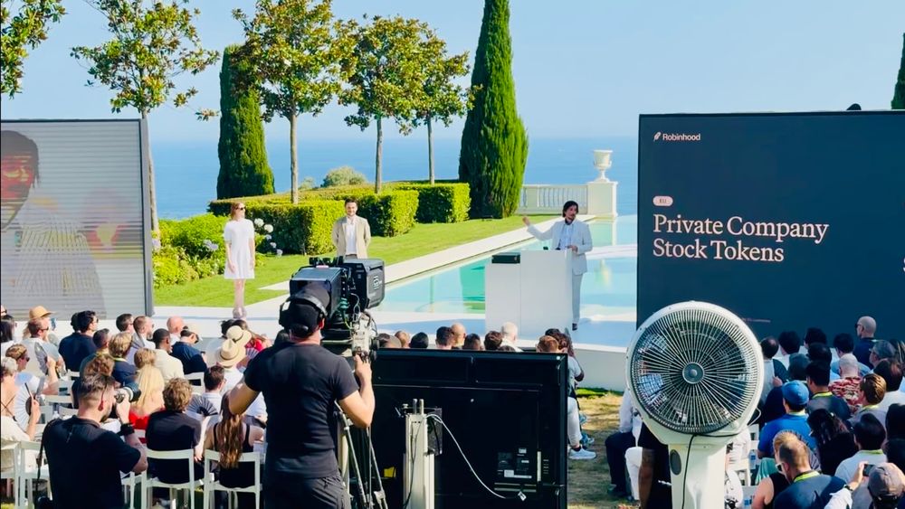 Robinhood gives out tokens of OpenAI and SpaceX in Europe. Stock hits record