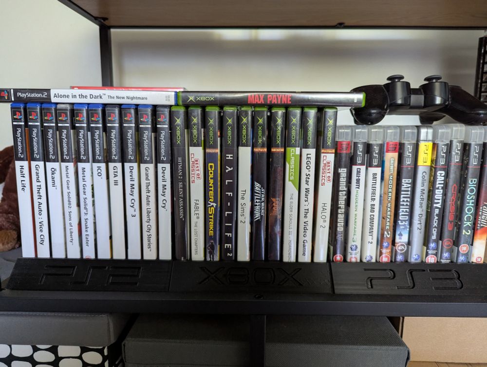 Some PS2, Xbox and PS3 games :3