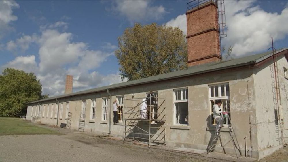 Azubis sanieren Gebäude in Gedenkstätte Sachsenhausen