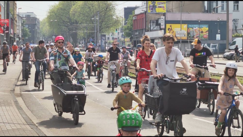 Sichere Fahrradinfrastruktur für Kinder, Jugendliche & alle Altersgruppen! Veedel #KidicalMass Köln