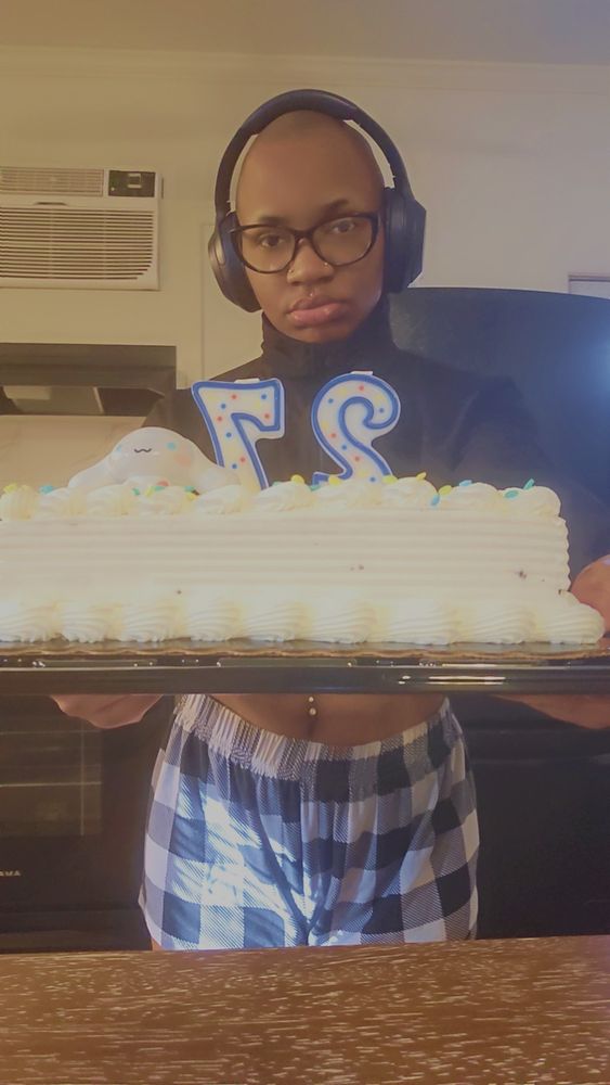 Its me! With my 27th birthday cake reaching out to give yall some 