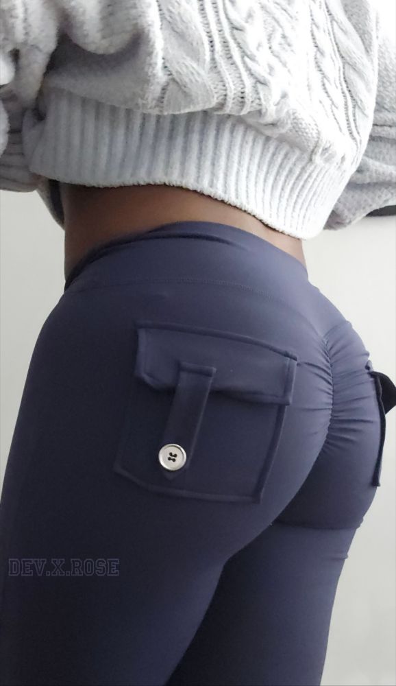 My booty looking so cute in navy blue yoga pants! 