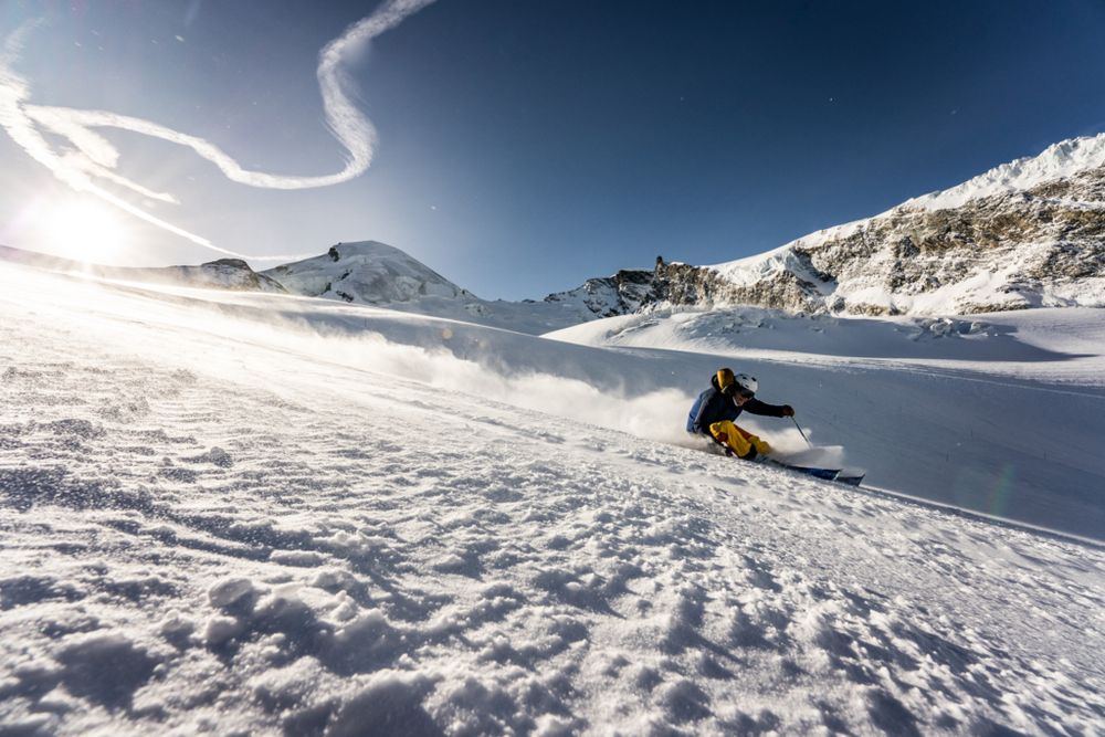 Skifahrer in Saas-Fee (Bild: Saastal Tourismus AG/Puzzle Media)