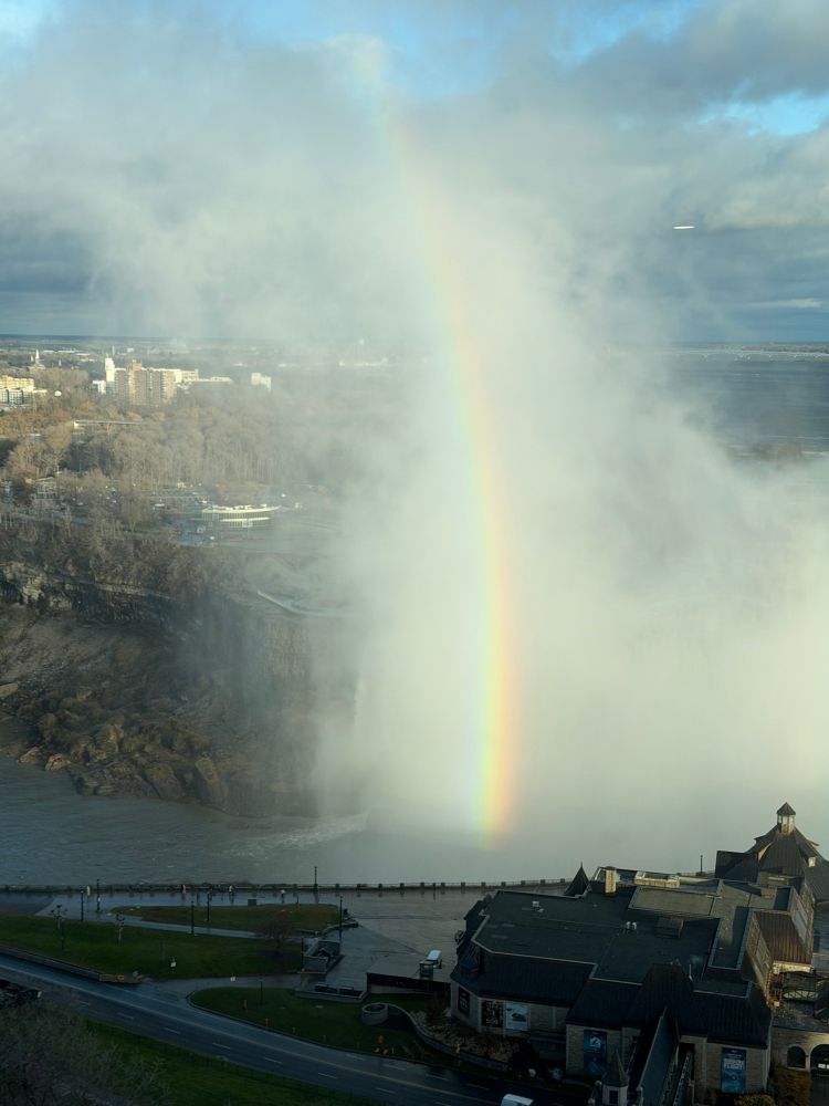 🌈 at Niagara Falls do not get old. 

Behind the ordinary magic can happen. 

Niagara Falls, Ontario, Canada