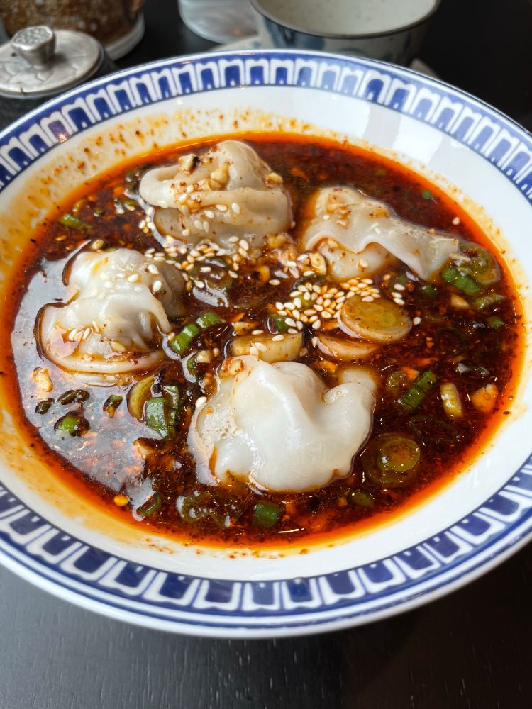 Lucky wontons in a spicy chili garlic sauce 