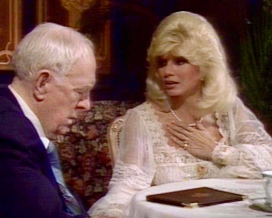 Loni Anderson as Jennifer Marlowe.