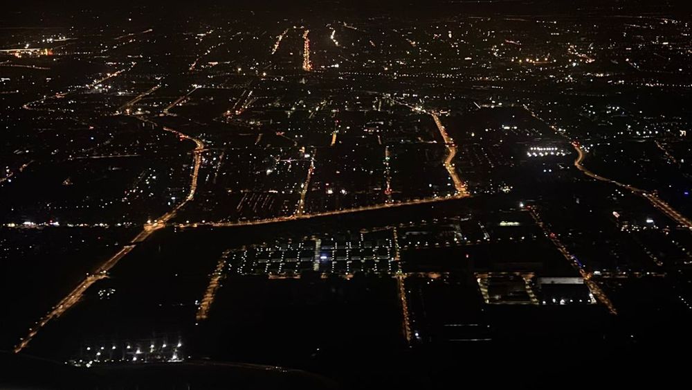 De nuit, les éclairages des rues et artères de la ville 