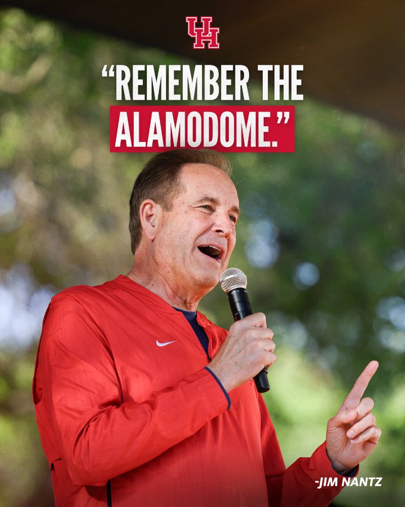 Jim Nantz speaking at the national championship pep rally with his quote above his head that says, “remember the Alamodome.”