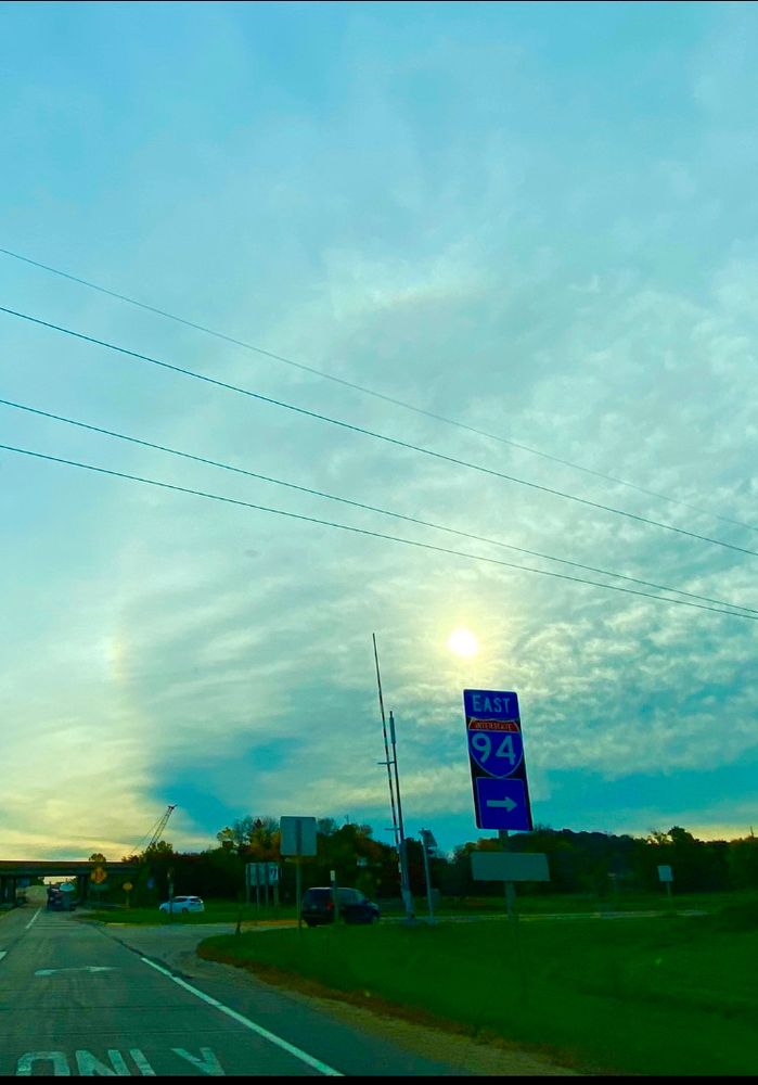 Sun dog Light halo formation around the sun through clouds
