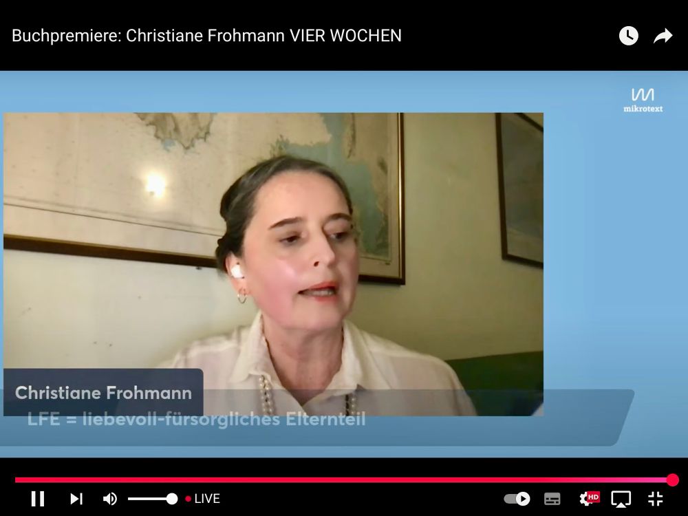 Screenshot aus dem livestream
zur Premiere von Christiane Frohmanns ‚Vier Wochen‘, die Autorin liest eine Passage vor. 