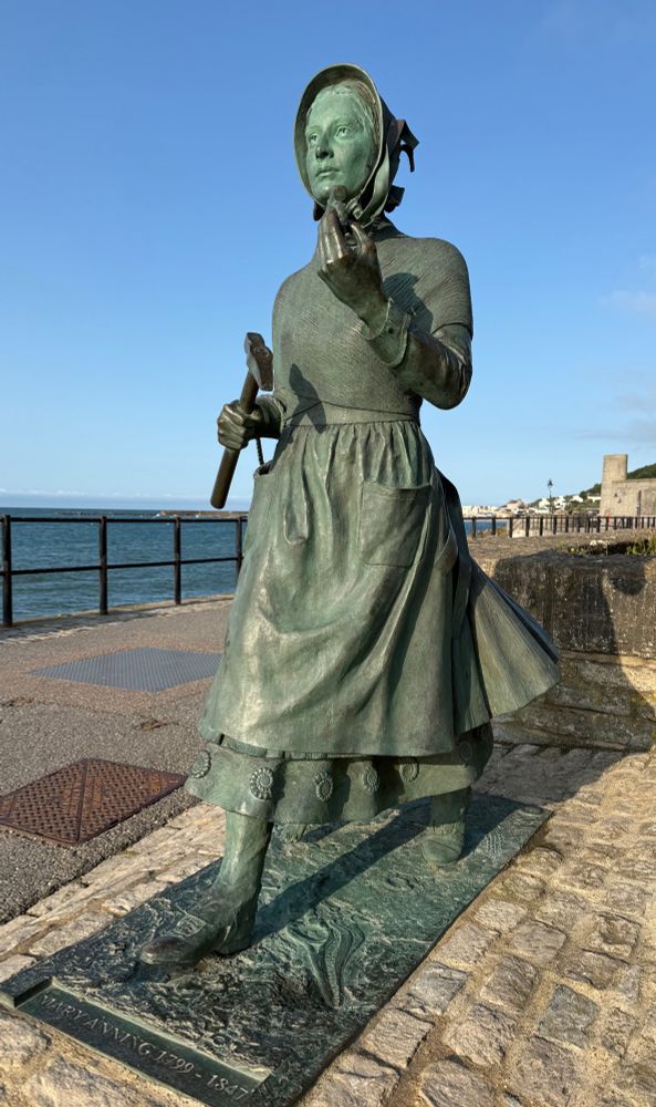 Statue of fossilist MaryAnning by Denise Dutton, 2022. 