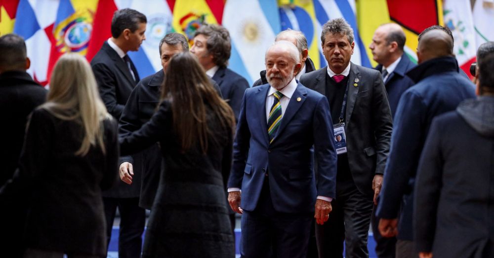 Brazil is engaged in a "constructive dialogue" with Canada to resume negotiations for a free trade agreement between South America's Mercosur bloc and Ottawa, the Brazilian Foreign Trade Secretary said.