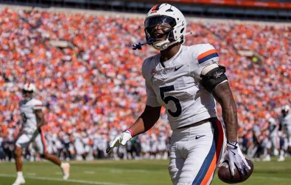UVA LB Kam Robinson 
Source: Associated Press 