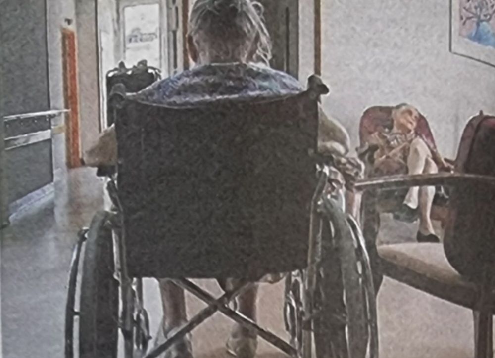 SAN NICOLÁS

 La residencia de ancianos Saint-François está a la venta

 Emeis tiene 17 residencias en Bélgica.

 La filial belga del grupo Emeis (antes Orpea) anunció el martes durante un comité de empresa extraordinario la eliminación de 150 puestos de trabajo, la venta de cinco residencias de reposo y el cierre de dos residencias de servicios para personas mayores.  La información fue comunicada el miércoles por la Setca, la CGSLB y la CNE en un comunicado conjunto y confirmada por el grupo Emeis.

 SUDINFO CON BELGA

 a dirección de la empresa anunció durante este comité de empresa extraordinario la puesta en marcha de un plan Renault y el despido de 150 personas, principalmente en la Región de Bruselas y Valonia.  Esta decisión se toma con el fin de alinear mejor la plantilla por residencia en relación con el número de residentes”, indicó el grupo Emeis en un comunicado.

 BUSCANDO COMPRADORES La empresa actualmente tiene-

 construcción de 51 residencias de descanso y cuidados (MRS) y 17 residencias con servicios en Bélgica.  Indicó que busca compradores para cinco de estos MRS porque las inversiones son “demasiado importantes” o porque estos establecimientos “deberían ser gestionados por un actor más adecuado, en palabras del grupo”.  Entre casas de reposo

 AFP/Ilu.

 En cuestión, tres han sido asesinados en Valonia: Château Dumont en Comines, Séréni té en Warneton y Saint-François en Saint-Nicolas (Lieja). Dos residencias de servicio, en Leerbeek y Dilbeek en Flandes, también cesarán sus actividades.

 AVISO ENVIADO

 “Los trabajadores y sus representantes sindicales se niegan a participar en un plan de reducción de empleo que pondrá en peligro aún más la seguridad de los residentes”, denunció el

 Los trabajadores y sus representantes sindicales se niegan a participar en un plan de reducción de empleo

 sindicatos, recordando que el sector de residencias y residencias de ancianos se enfrenta a una importante escasez de personal.  