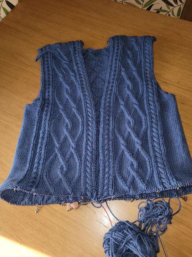 Tryon Creek by Kay Hopkins knitted in Cascade 