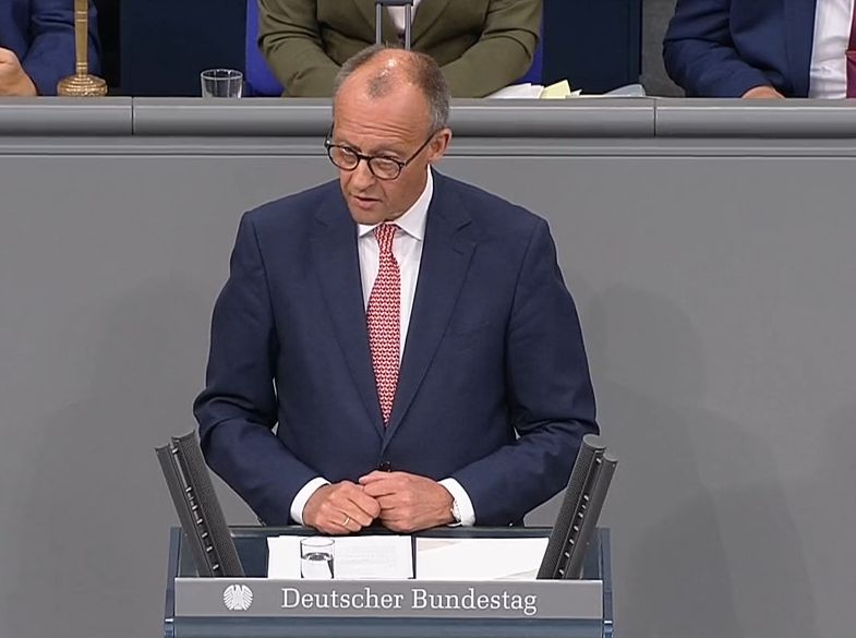 Bundeskanzler Friedrich Merz vor dem Deutschen Bundestag