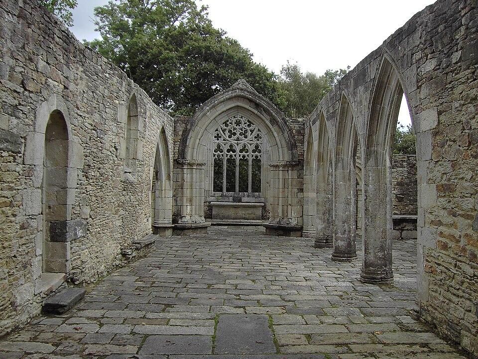 Chapelle Saint-Philibert, ou chapelle de Lanvern à #PlonéourLanvern (#Finistère) A l'intérieur, les piliers cantonnés de colonnes ...
Suite 👉 https://monumentum.fr/monument-historique/pa00090198/ploneour-lanvern-chapelle-saint-philibert-ou-chapelle-de-lanvern
