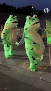 PDX protest frogs, walking