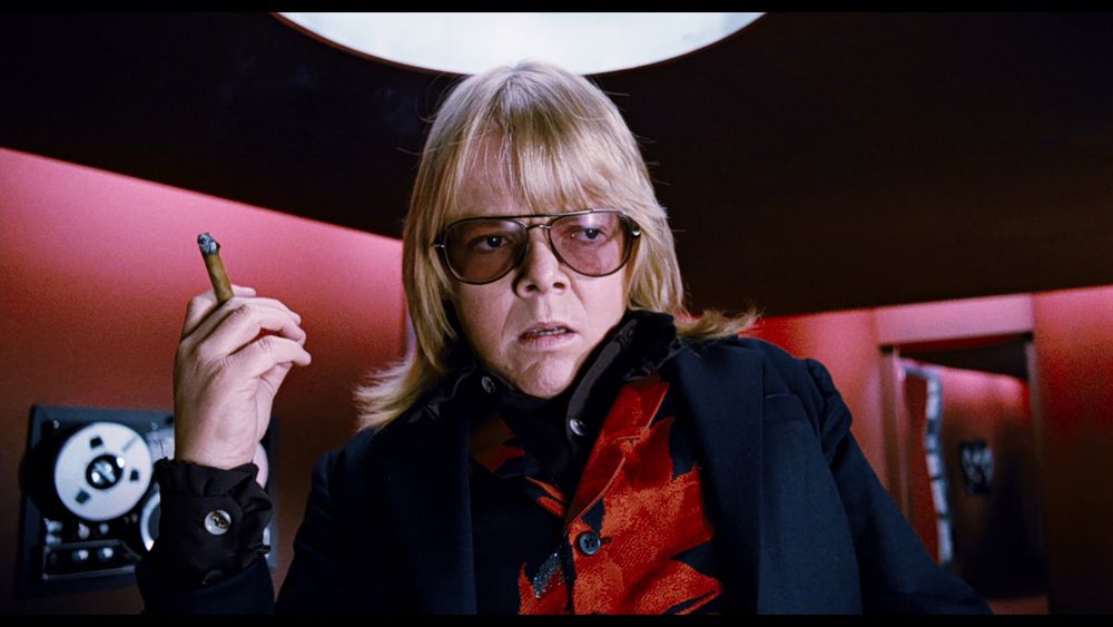 A beautiful Swan showing signs of distress.
Paul Williams as Swan in Phantom of the Paradise (1974)