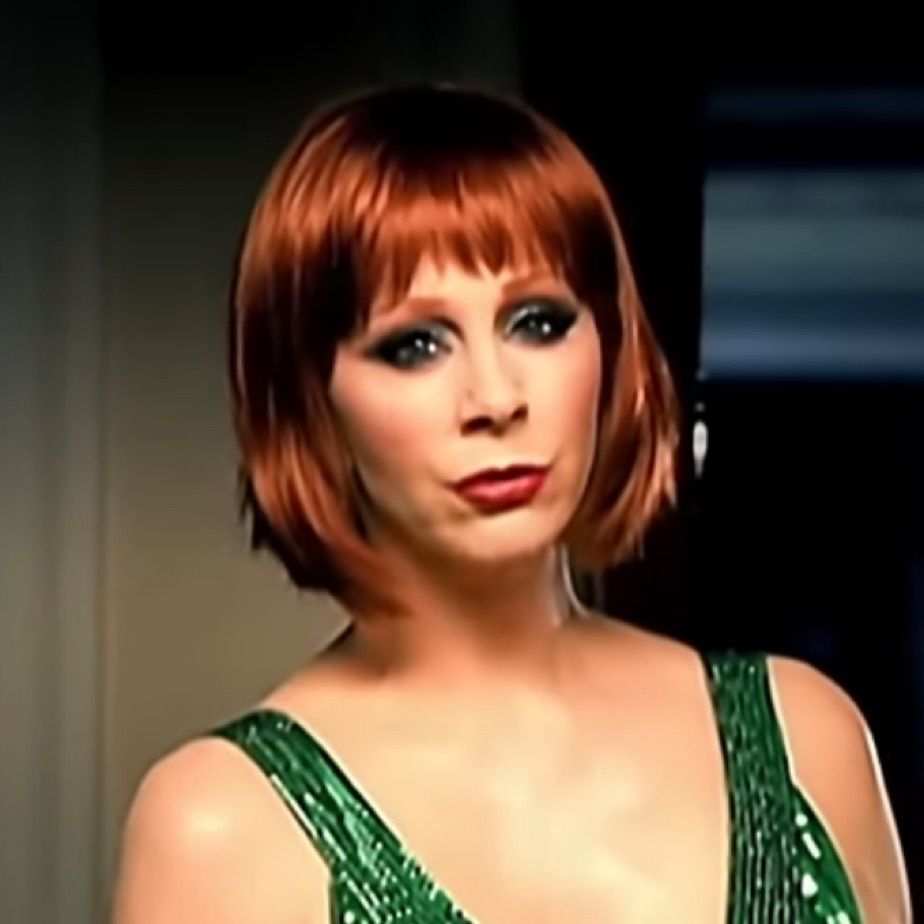 Reba McEntire with a bob haircut in the Because of You video