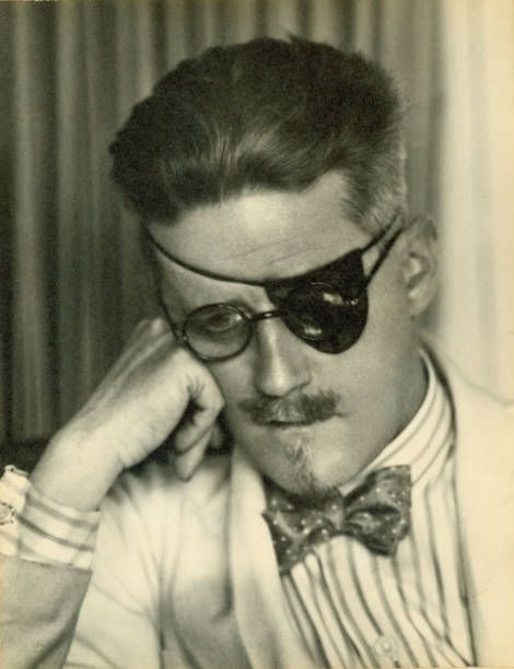 Fotografia de James Joyce, autor de Ulysses e criador do personagem Leopold Bloom.