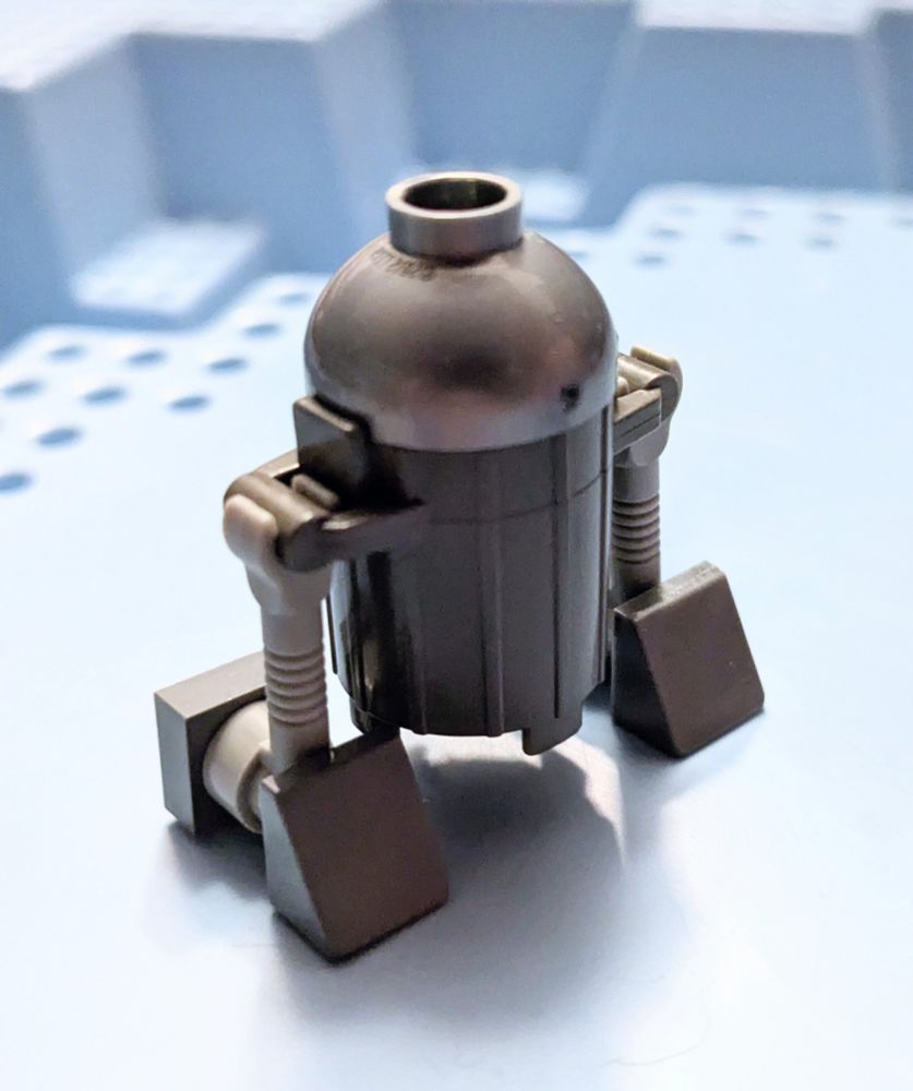 Lego droid that looks like R2D2 but his body is a trash can
