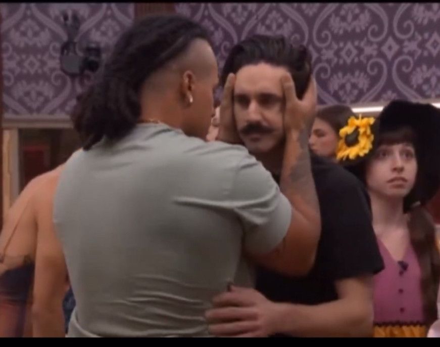 keanu holding vince’s face bb27. 