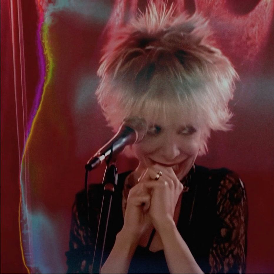 Photo of Julee Cruise in concert. Taken by Dugpa in 2002