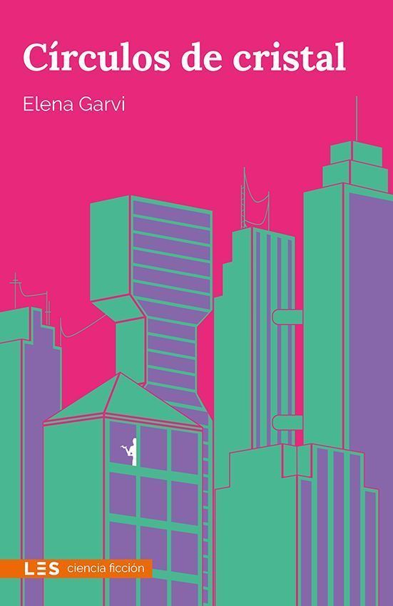 Edificios con forma de rascacielos con muchas ventanas, y en una de ellas, asoma la silueta de una persona
