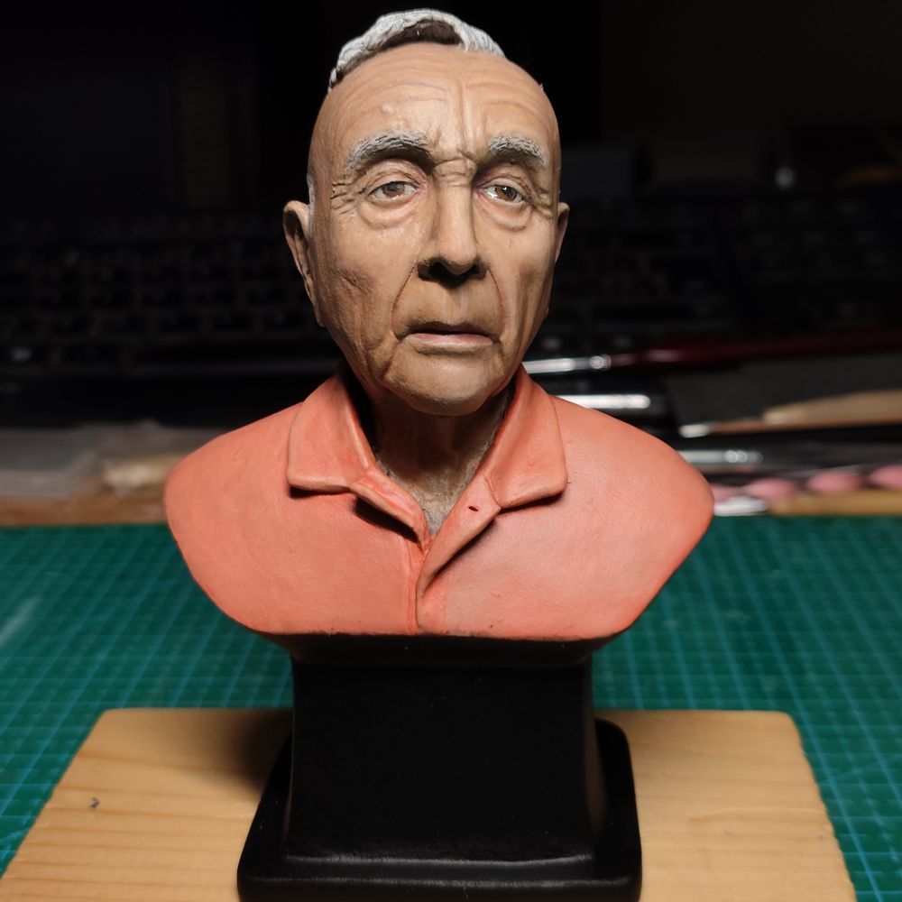 Manolo's bust 