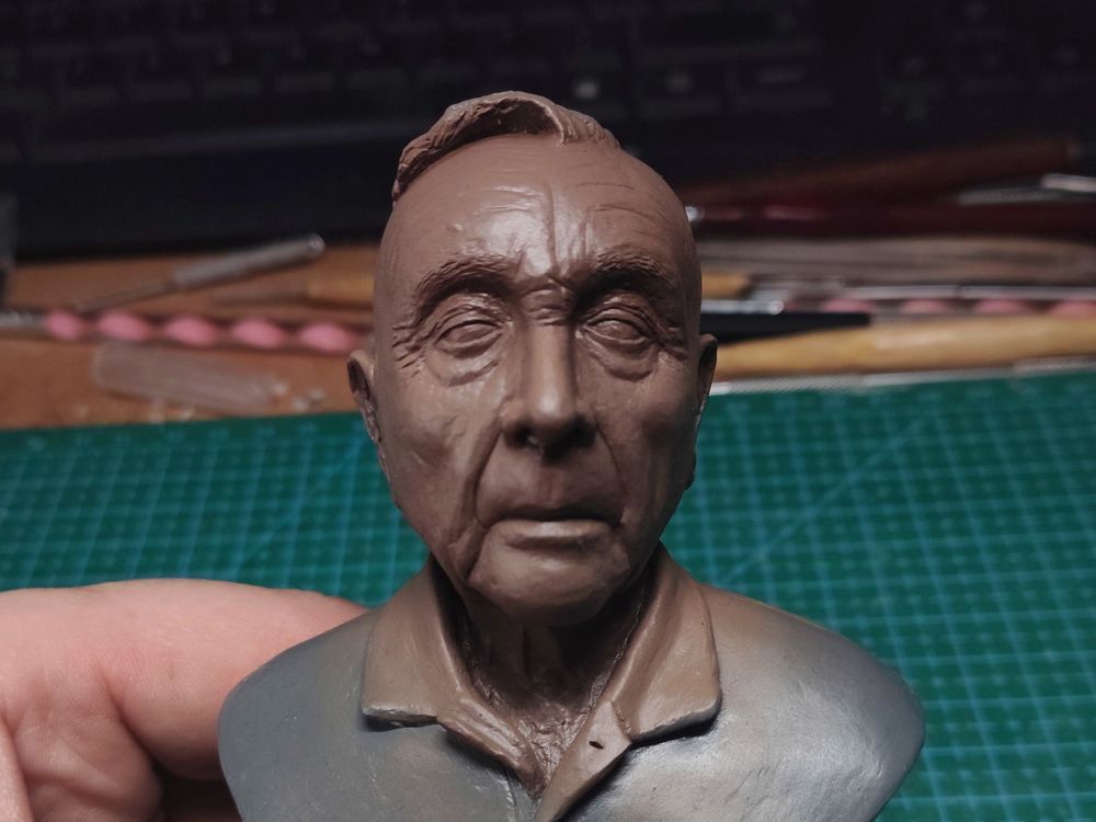 Manolo's bust