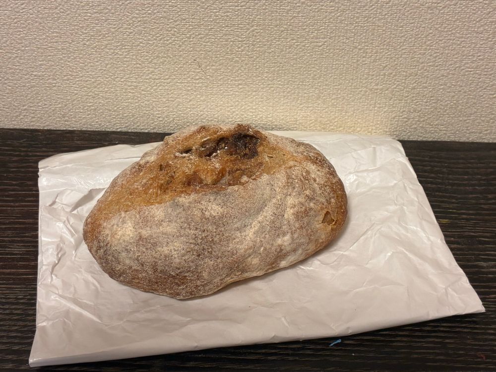これは地元の大好きなパン屋さん、サンニイベーカーさんのパン🥖