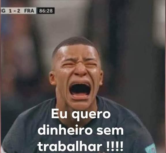 foto de um homem, jogador de futebol, negro, de cabelo bem rentinho, chorando com os olhos fechados e a boca bem aberta, abaixo a legenda EU QUERO DINHEIRO SEM TRABALHAR!!!